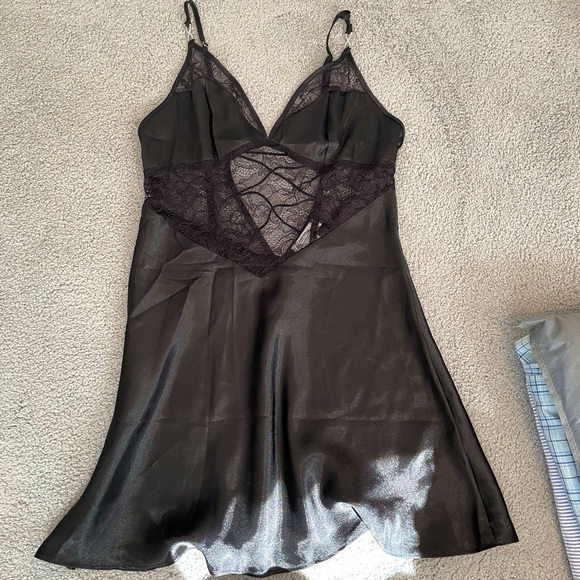 New Lace Lingerie Slip - Picture 3 of 8